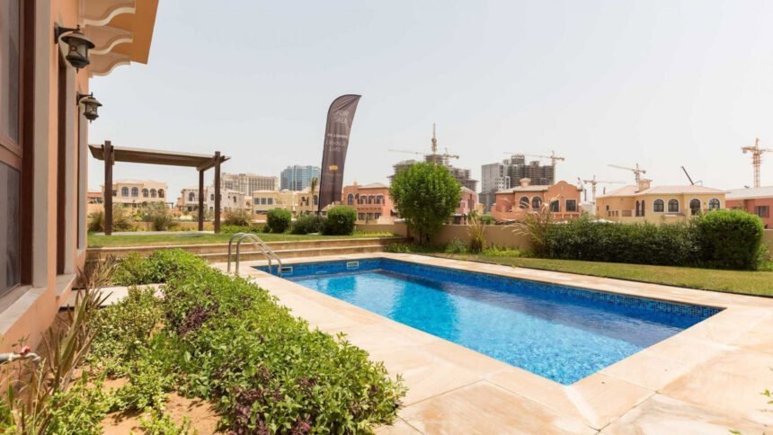 Swimming pools and sunbathing areas